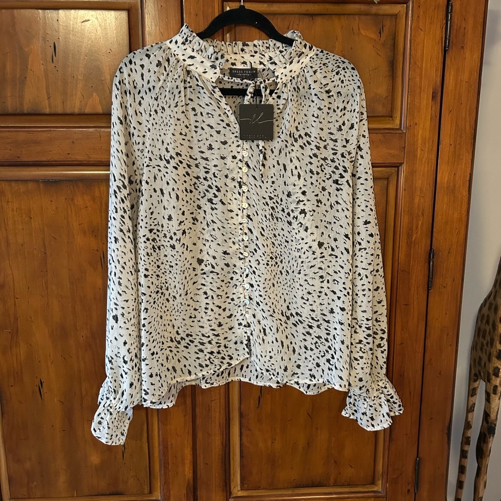 NWT Black on White Speckled Blouse with Ruffled Sleeves